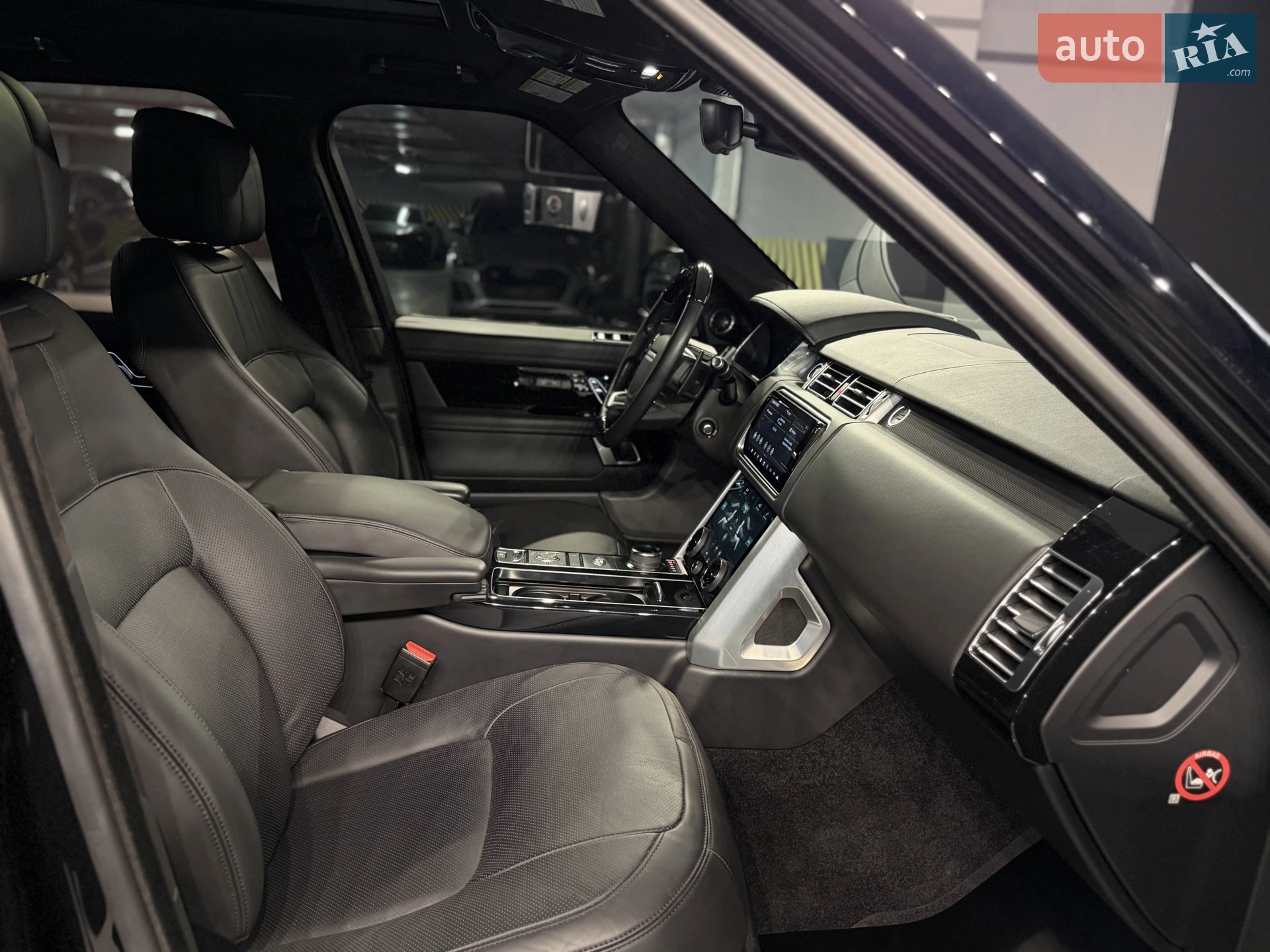 2018 Land Rover Range Rover - мініатюра 25