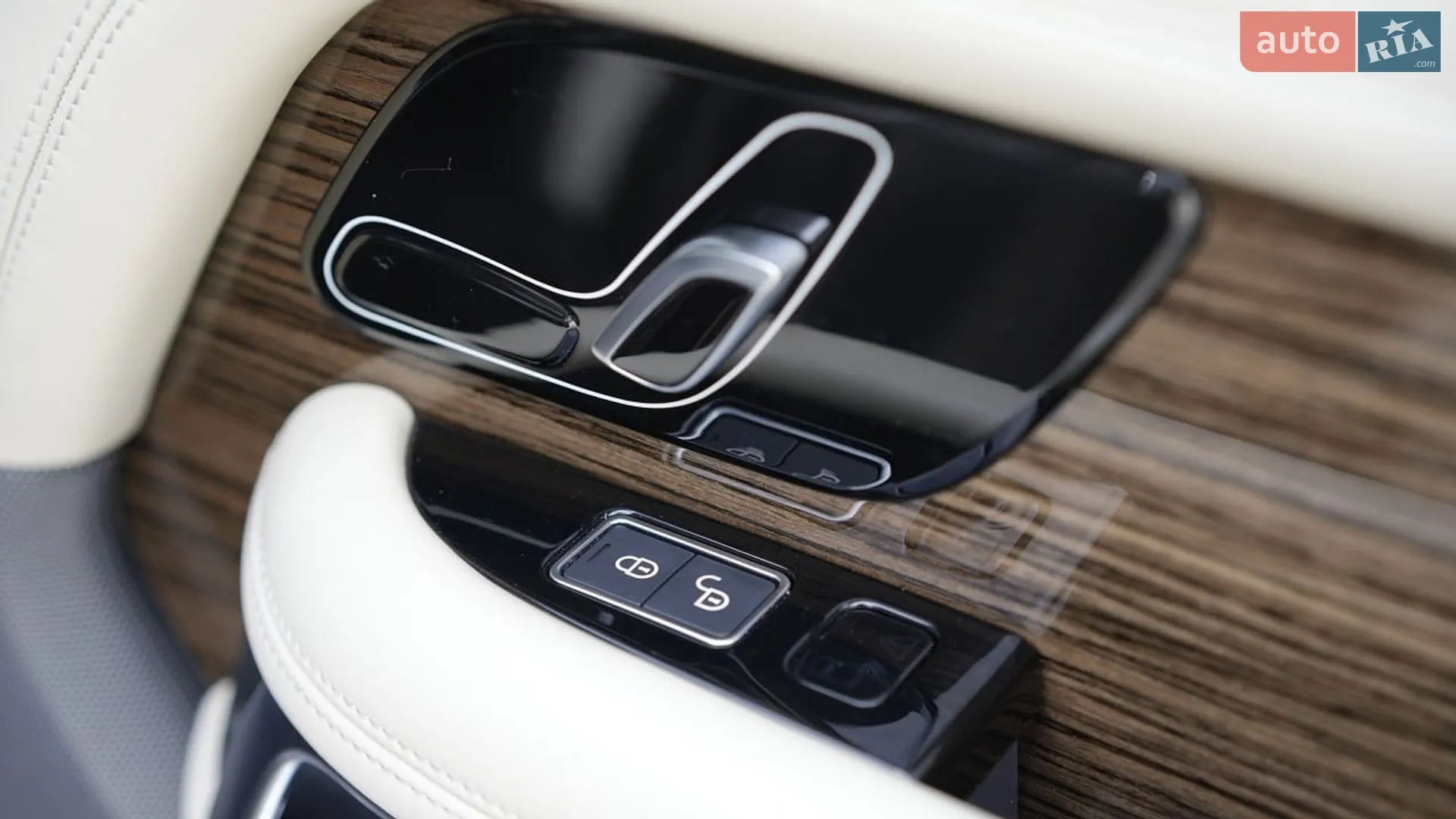 2020 Land Rover Range Rover - мініатюра 17
