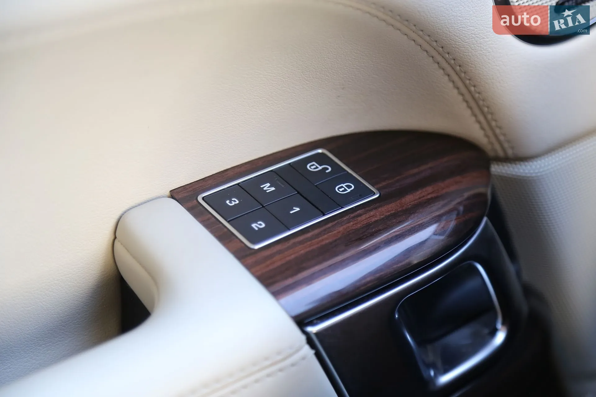 2016 Land Rover Range Rover - мініатюра 32