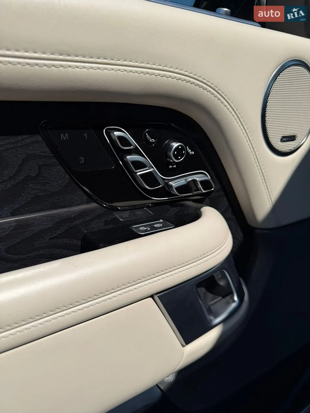 2020 Land Rover Range Rover - мініатюра 25