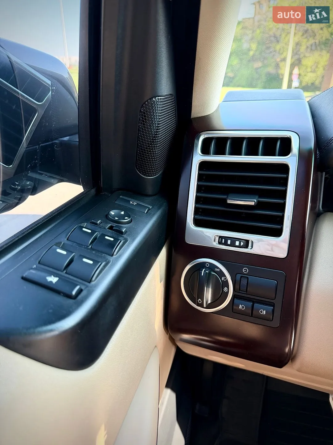 2012 Land Rover Range Rover - мініатюра 20