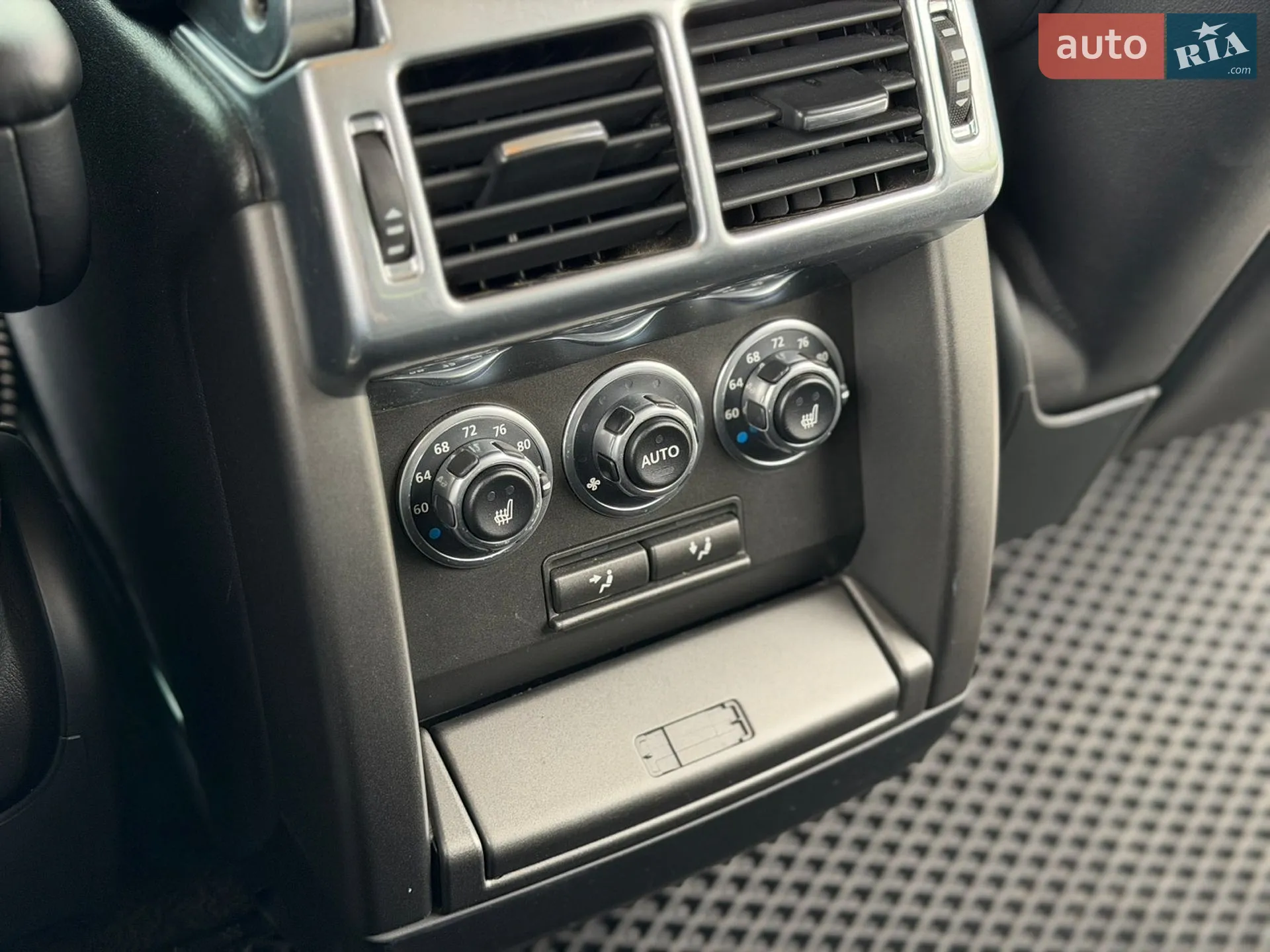 2010 Land Rover Range Rover - мініатюра 26