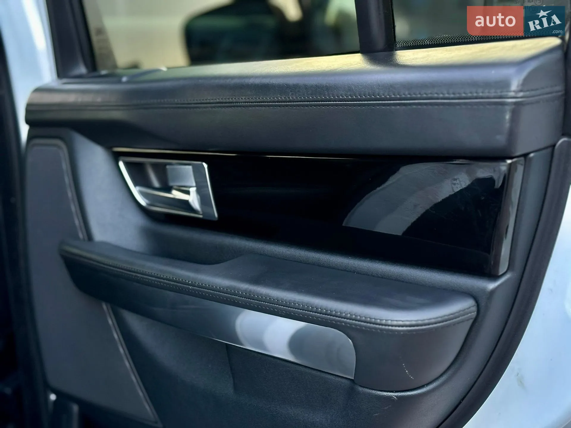 2011 Land Rover Range Rover - мініатюра 25