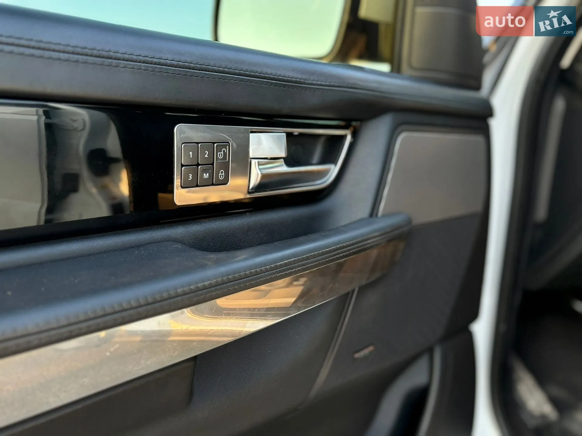 2011 Land Rover Range Rover - мініатюра 35