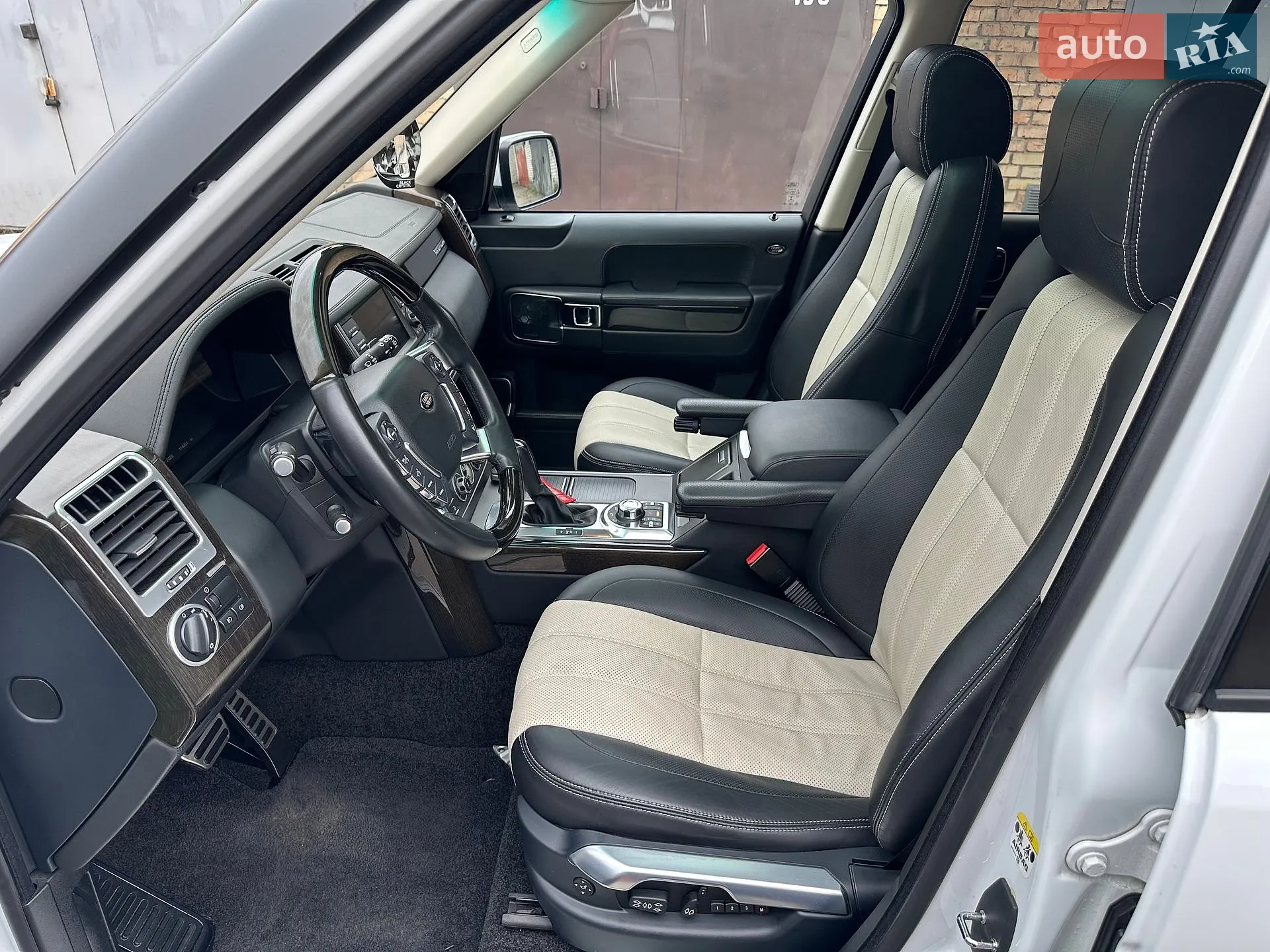 2010 Land Rover Range Rover - мініатюра 30