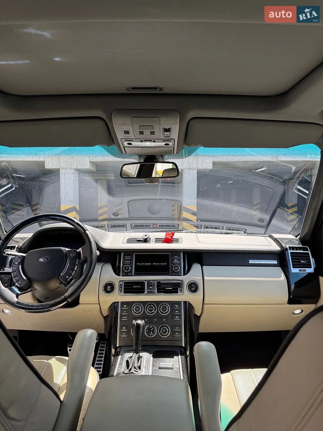 2010 Land Rover Range Rover - мініатюра 12
