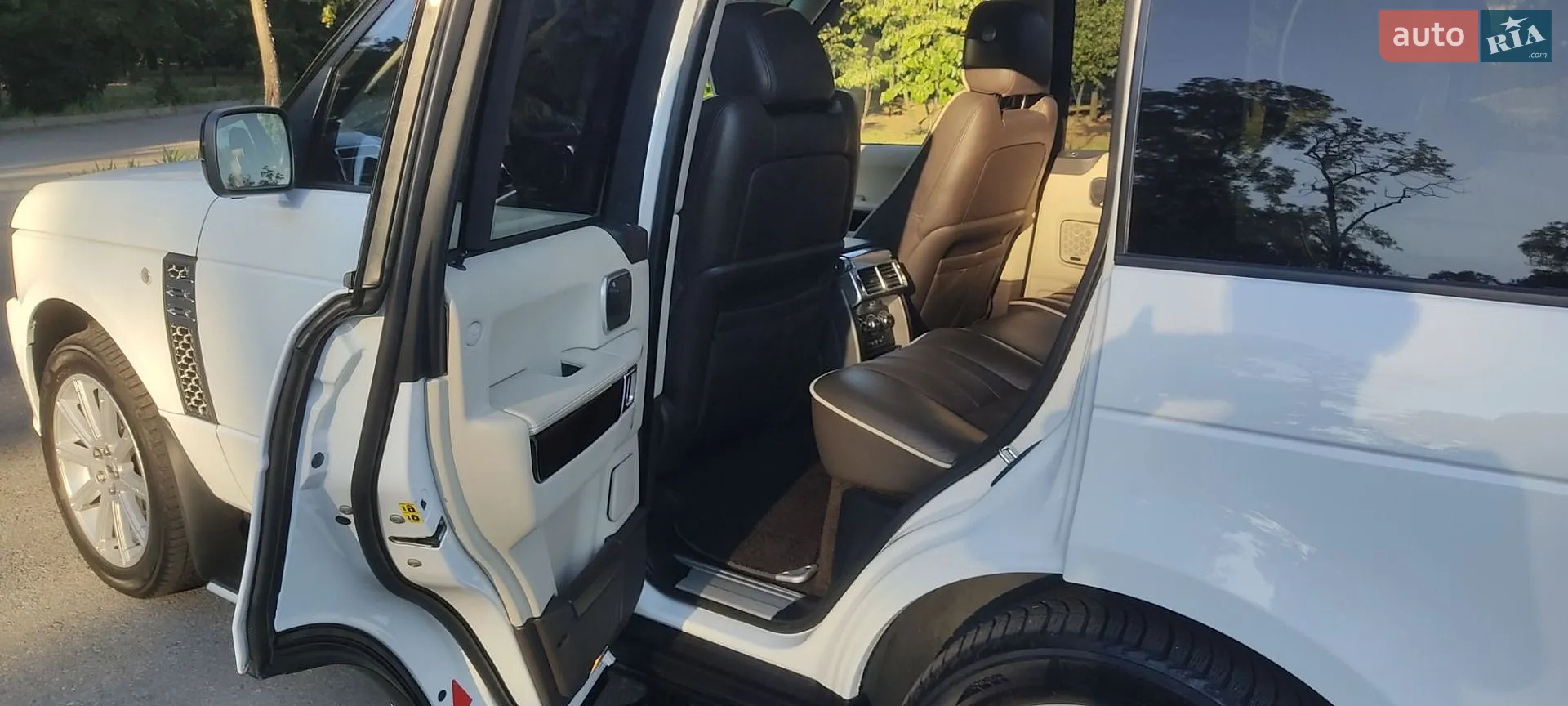 2011 Land Rover Range Rover - мініатюра 23