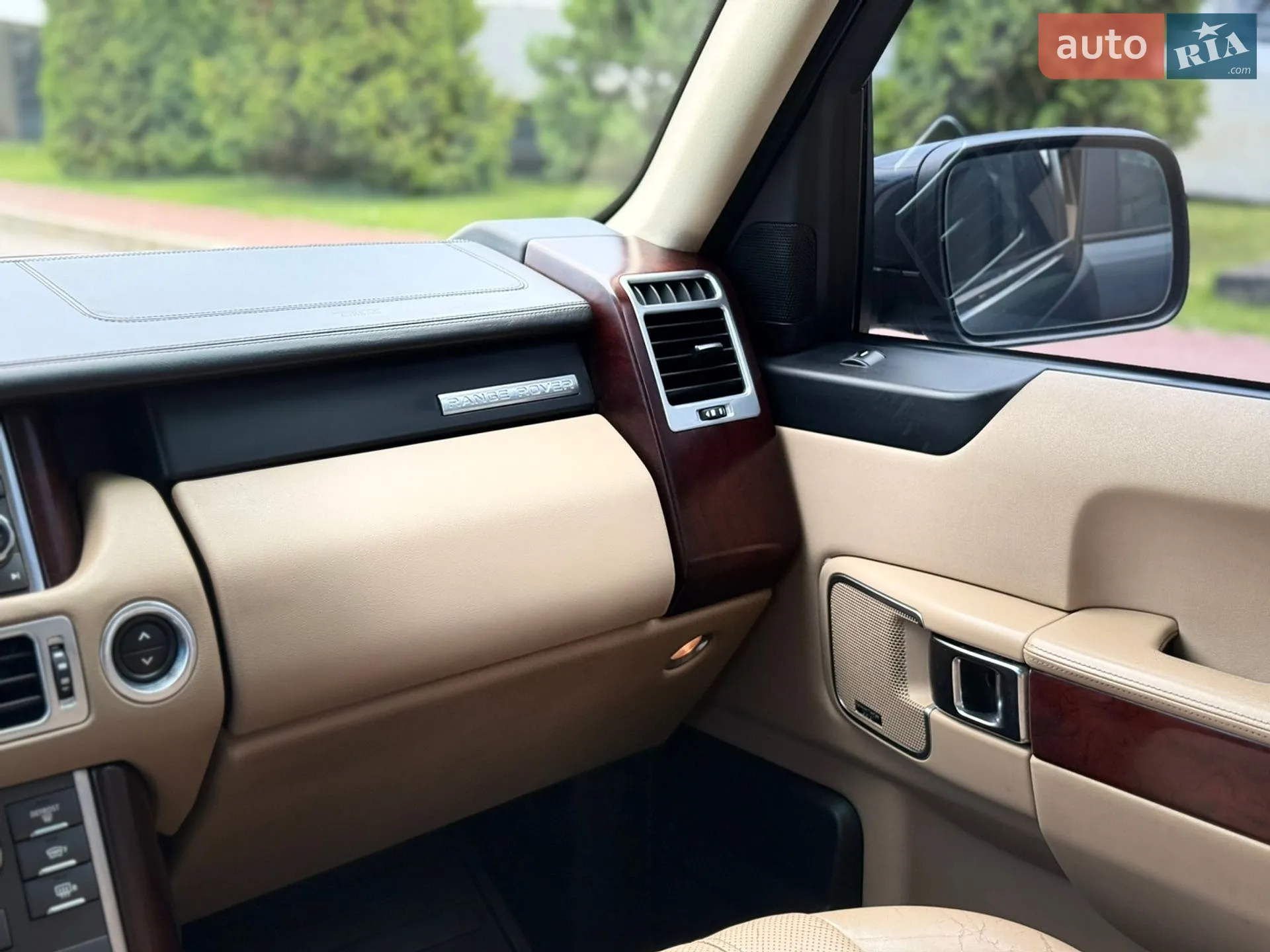2011 Land Rover Range Rover - мініатюра 30
