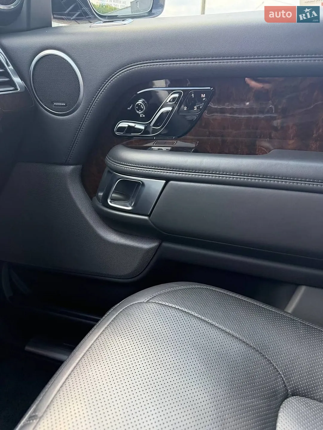 2018 Land Rover Range Rover - мініатюра 17