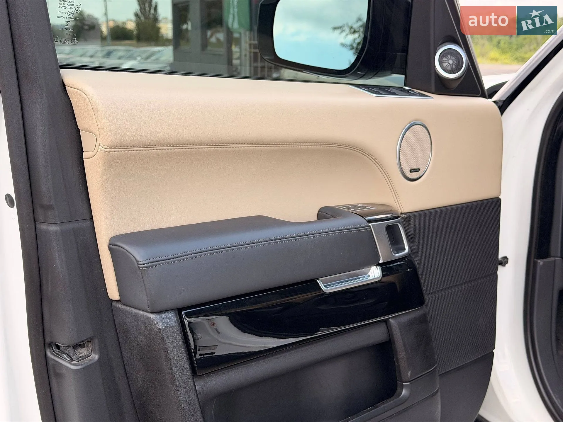 2016 Land Rover Range Rover - мініатюра 27