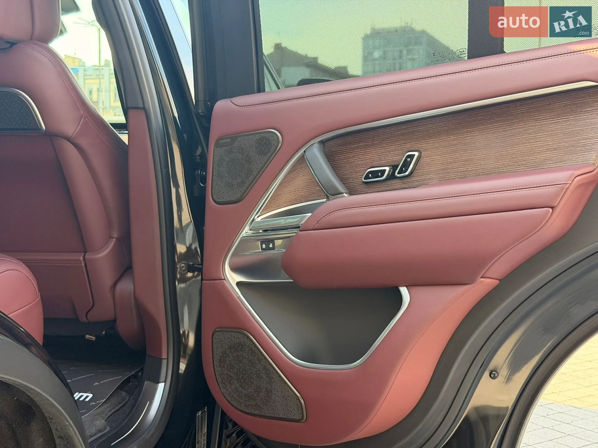2025 Land Rover Range Rover - мініатюра 33