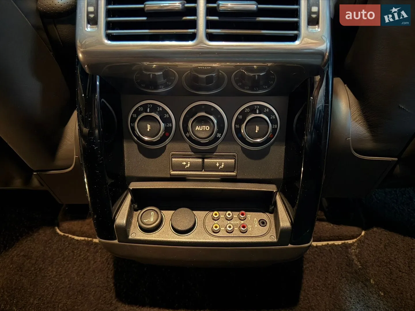 2011 Land Rover Range Rover - мініатюра 24