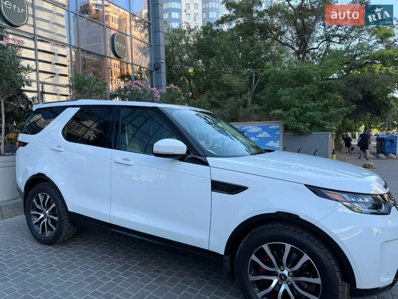 2017 Land Rover Discovery - мініатюра 15