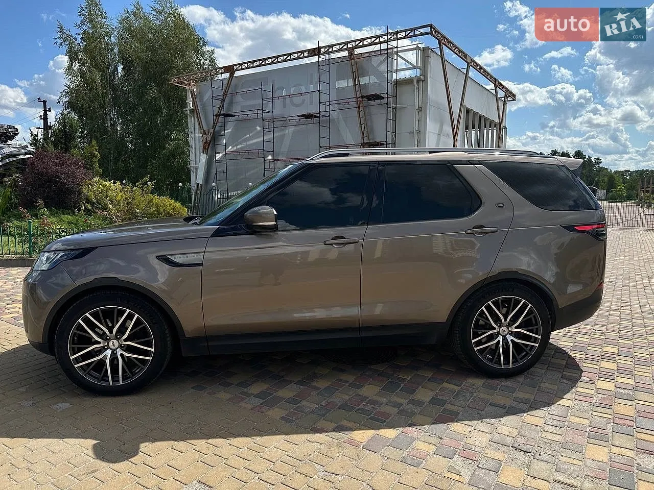 2017 Land Rover Discovery - мініатюра 18