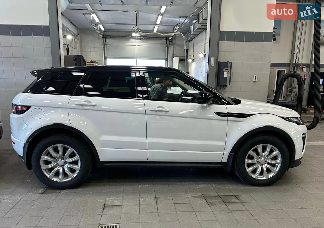 2017 Land Rover Range Rover Evoque - мініатюра 18
