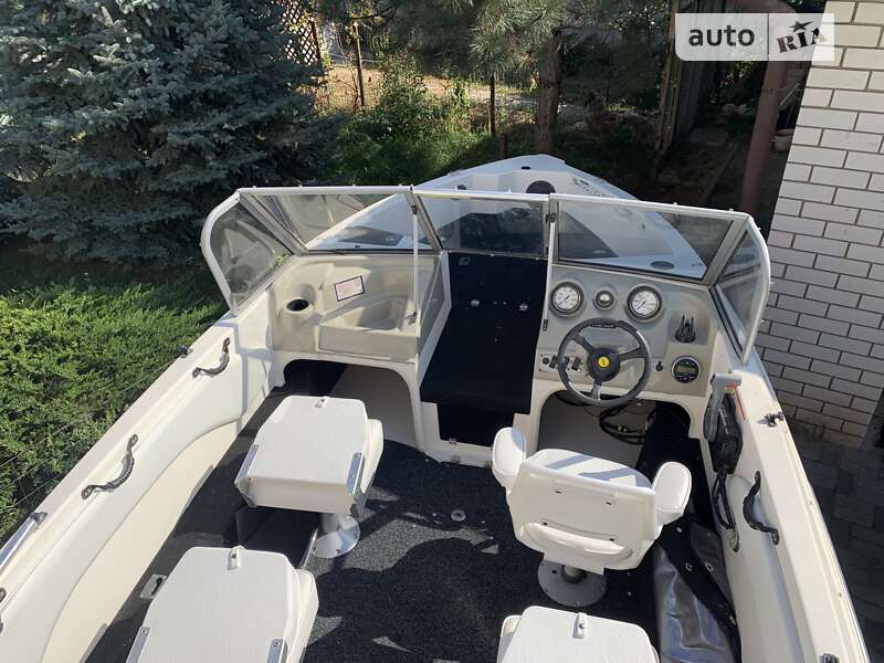 Катер Larson Cabrio 2011 в Запорожье