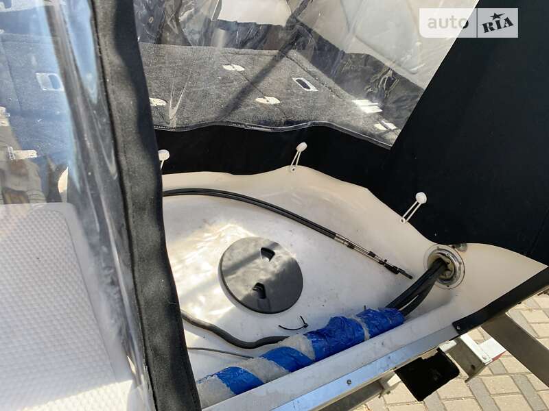 Катер Larson Cabrio 2011 в Запорожье