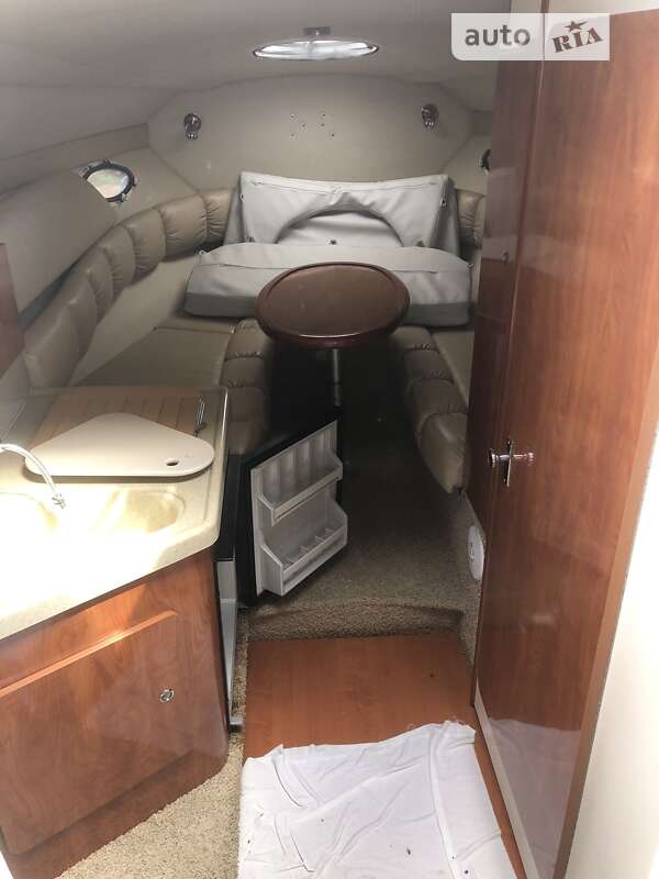 Моторна яхта Larson Cabrio 2007 в Дніпрі