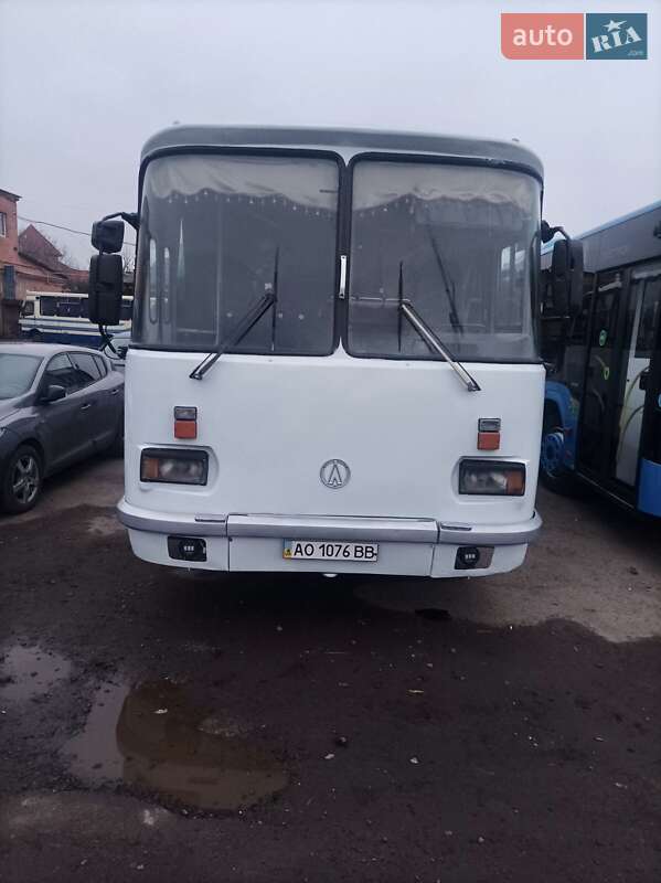 Пригородный автобус ЛАЗ 695 2000 в Ужгороде