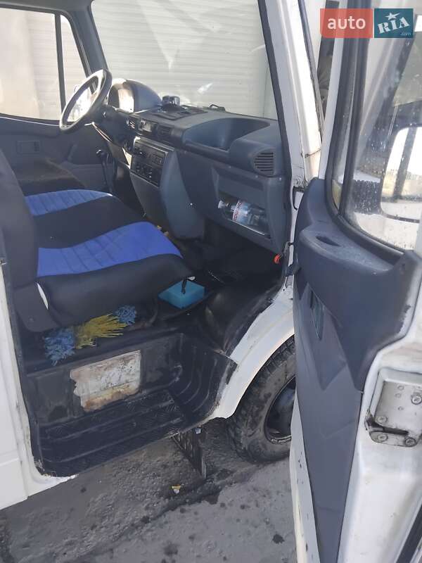 Для перевезення тварин LDV Convoy 2004 в Теофіполі