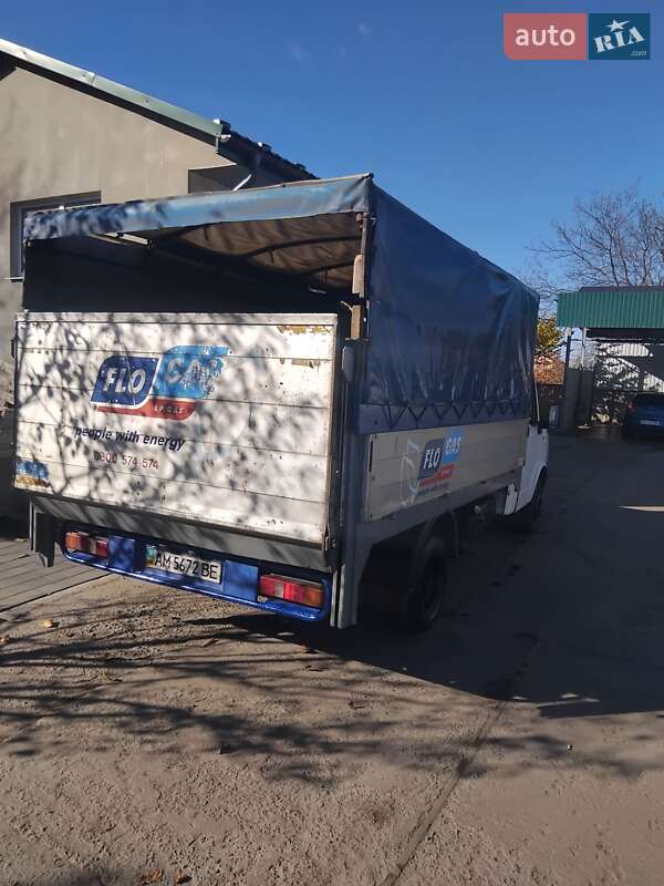 Для перевезення тварин LDV Convoy 2004 в Теофіполі