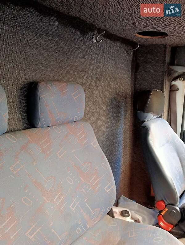 Грузовой фургон LDV Convoy 2003 в Львове