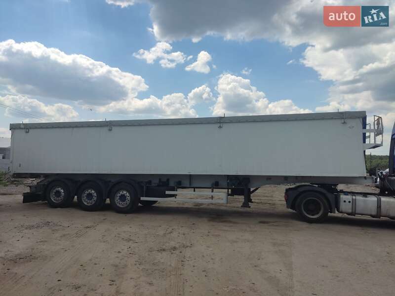 Зерновоз - полуприцеп Lecinena SRV 2003 в Вите-Почтовой