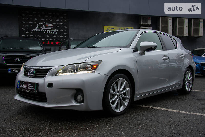 Хетчбек Lexus CT 2011 в 