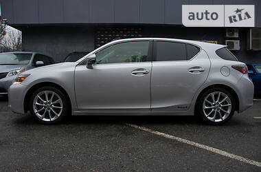 Хетчбек Lexus CT 2011 в 
