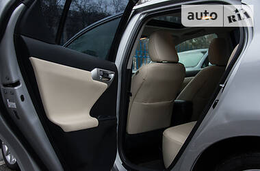 Хетчбек Lexus CT 2011 в 