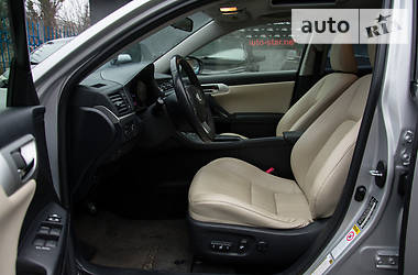 Хетчбек Lexus CT 2011 в 