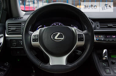 Хетчбек Lexus CT 2011 в 
