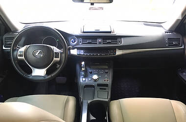 Хетчбек Lexus CT 2011 в 