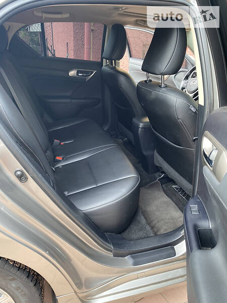 Хетчбек Lexus CT 2016 в Луцьку фото 25 Хетчбек Lexus CT 2016 в Луцьку