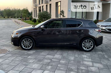 Хэтчбек Lexus CT 2012 в 