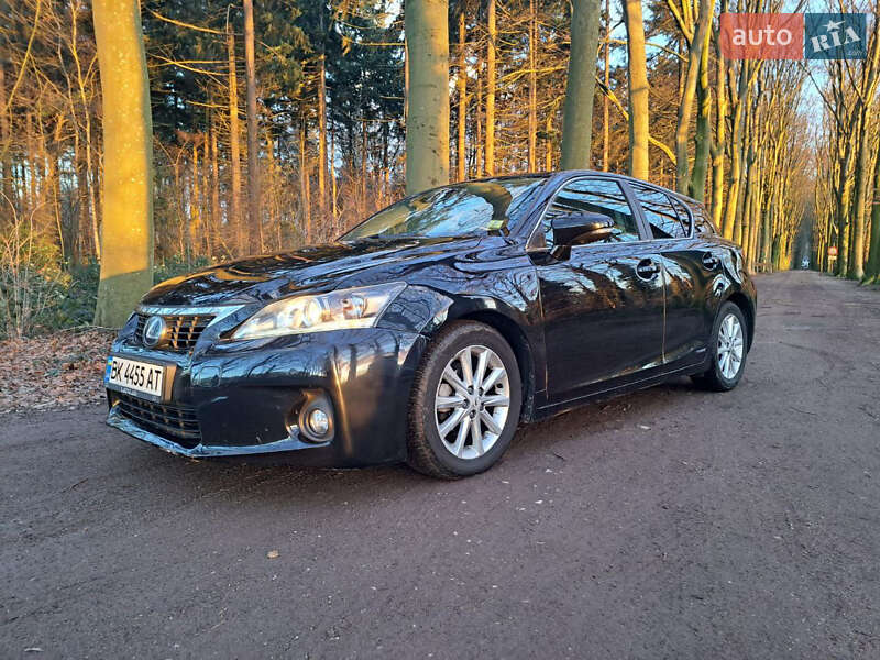 Хетчбек Lexus CT 2012 в Дубні