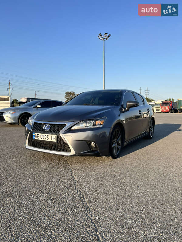 Хэтчбек Lexus CT 2014 в 