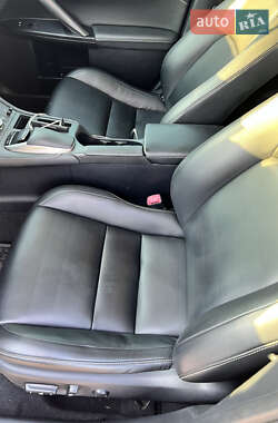 Хэтчбек Lexus CT 2014 в 