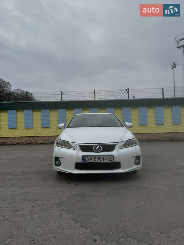 Хэтчбек Lexus CT 2011 в Волочиске