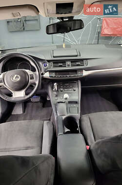 Хетчбек Lexus CT 2012 в 