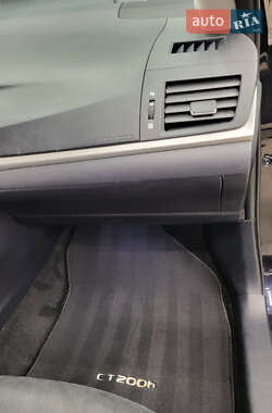 Хетчбек Lexus CT 2012 в 