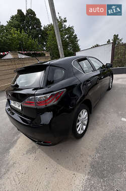Хэтчбек Lexus CT 2011 в 