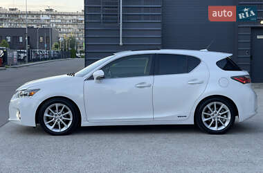 Хэтчбек Lexus CT 2012 в 