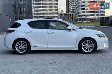 Хэтчбек Lexus CT 2012 в 