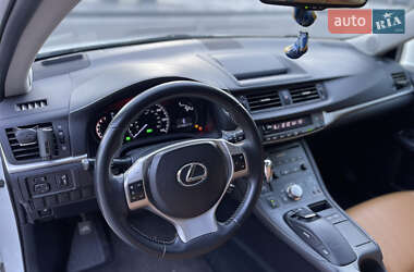 Хэтчбек Lexus CT 2012 в 