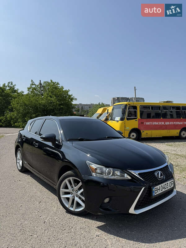 Хэтчбек Lexus CT 2014 в 