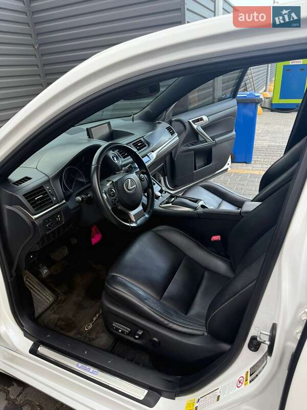 Хэтчбек Lexus CT 2014 в Южноукраинске