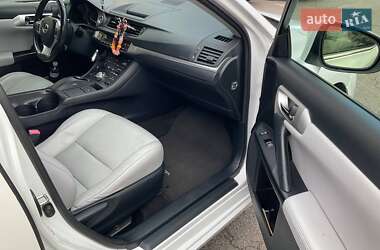 Хэтчбек Lexus CT 2011 в 