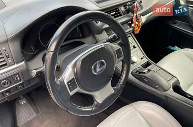 Хэтчбек Lexus CT 2011 в 