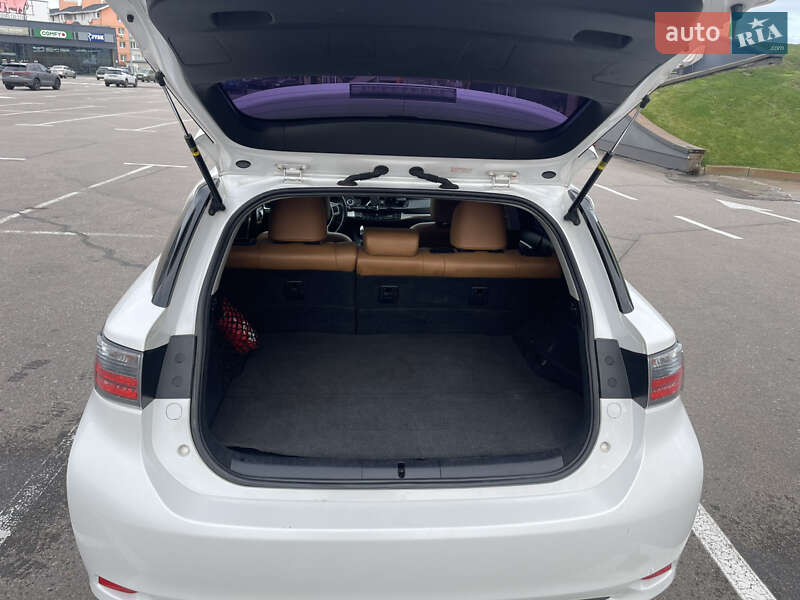 Хэтчбек Lexus CT 2011 в Киеве фото 16 Хэтчбек Lexus CT 2011 в Киеве